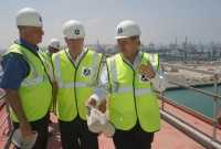 Mr. Meir Shitrit, The Minister of Transport paid a two hours visit (24/8) to the port of Ashdod and to the new Hayovel port which is being built north of the Ashdod port. During the visit the minister was taken to see pier 23 with its new gantry cranes.