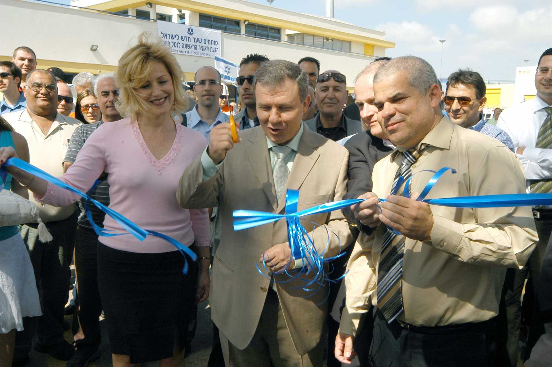 Mrs. Iris Stark, Minister Meir Shitrit and Mr. Shu