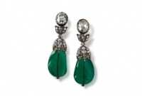 The auction will offer up to 450 rare items with a total value of up to $50 million. Among the items: diamond earrings set with two emerald drops weighing 61.8 carats, and diamonds weighing over 10 carats and more