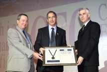 Rafi Danieli (R) recieves the award