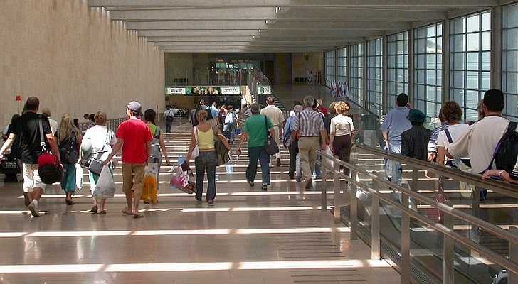 60,000 Expected to fly in and out of Israel during August