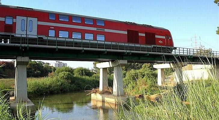 Israel Railways carried 45 million passengers in 2013