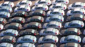 23,927 new cars were delivered in March, 30% more than March 2013