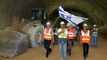 Each of the two tunnels along this segment will be 800 meters long. The tunnel will eliminate the steep climb from Jerusalem to the Kastel area