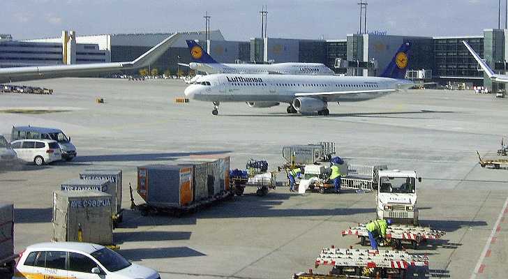 Israel’s fuel saving ‘Taxibot’ airplane tow vehicle makes debut in Frankfurt airport